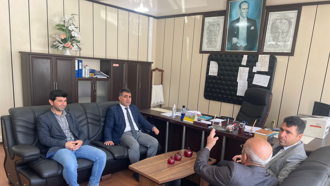 İlçe milli eğitim müdürü Faysel POLAT, Kurtalan Mesleki Teknik  Anadolu Lisesi ve Anadolu İmam Hatip Lisesi'ni ziyaret etti.