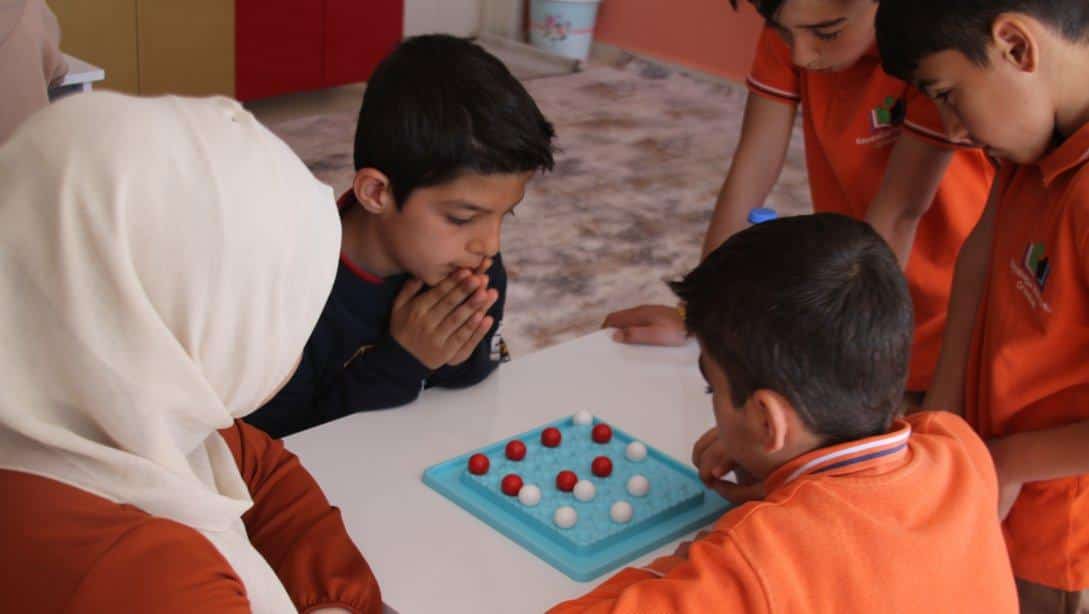 İlk ve Ortaokullar arası Akıl ve Zeka Oyunları turnuvasının heyecanlı geçen final müsabakaları tamamlandı.