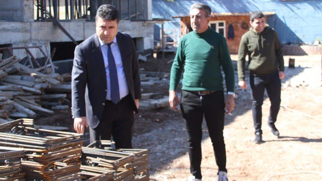 İlçe Milli Eğitim Müdürü Faysel POLAT, yapımı devam eden Kurtalan Anadolu Lisesi inşaatını ziyaret etti. 