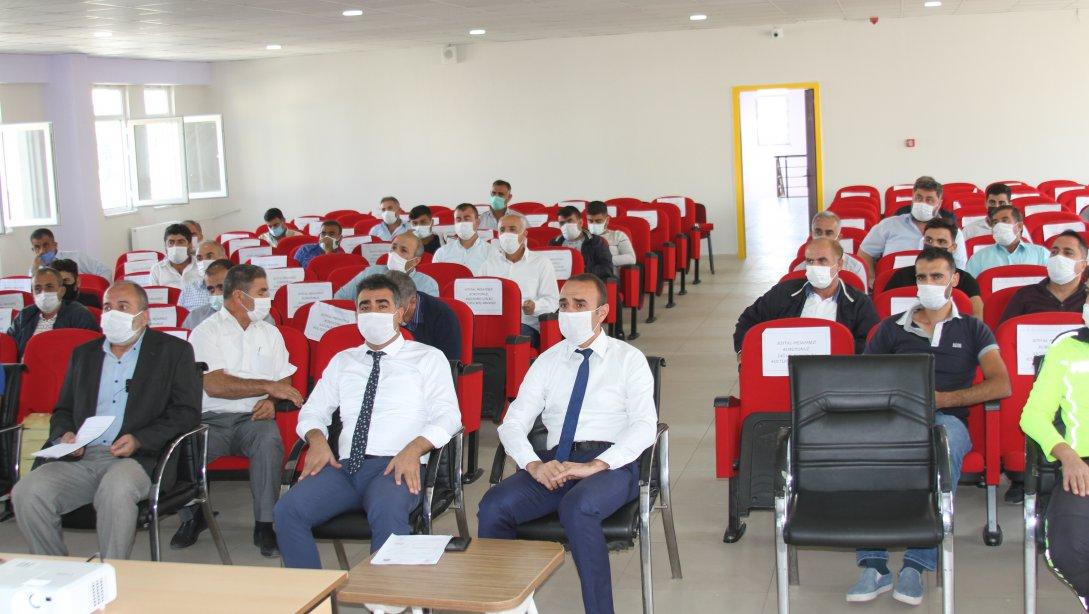 TAŞIMALI EĞİTİM KAPSAMINDA GÖREV YAPACAK SERVİS ŞOFÖRLERİNE EĞİTİM VERİLDİ